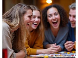 Un grupo de amigos riendo a carcajadas mientras juegan un juego de fiesta.